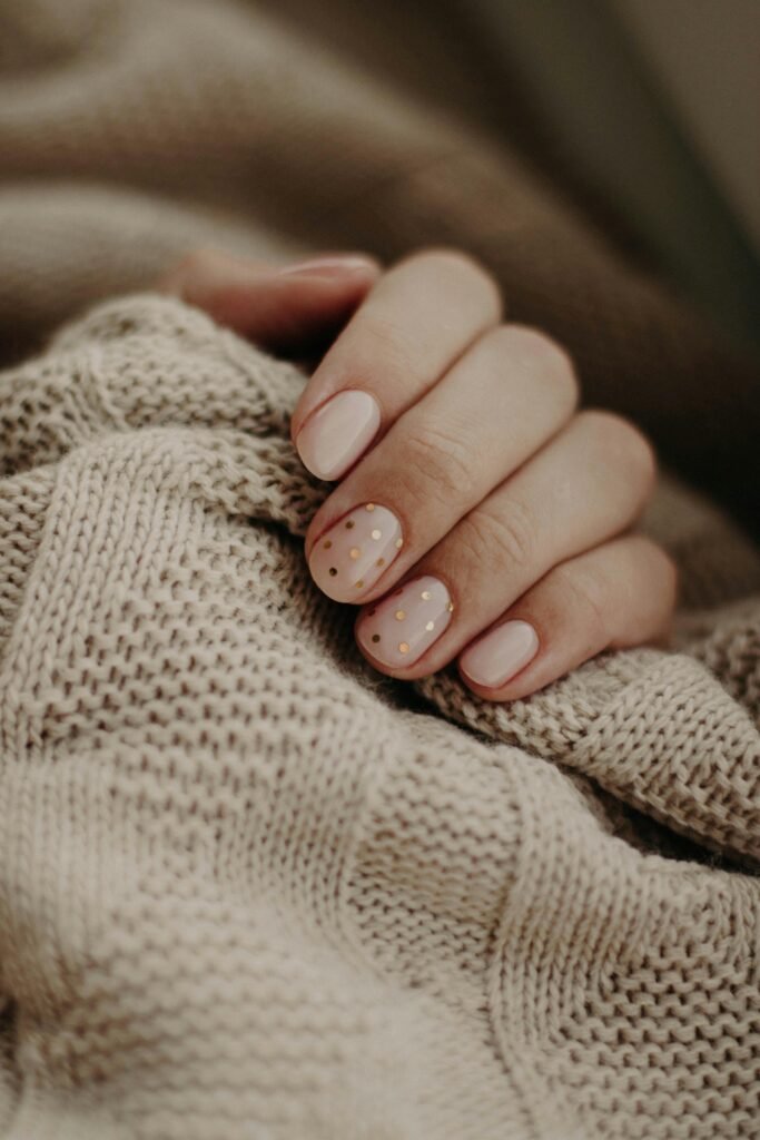 Nail art polka dot Short nails polka dot gold