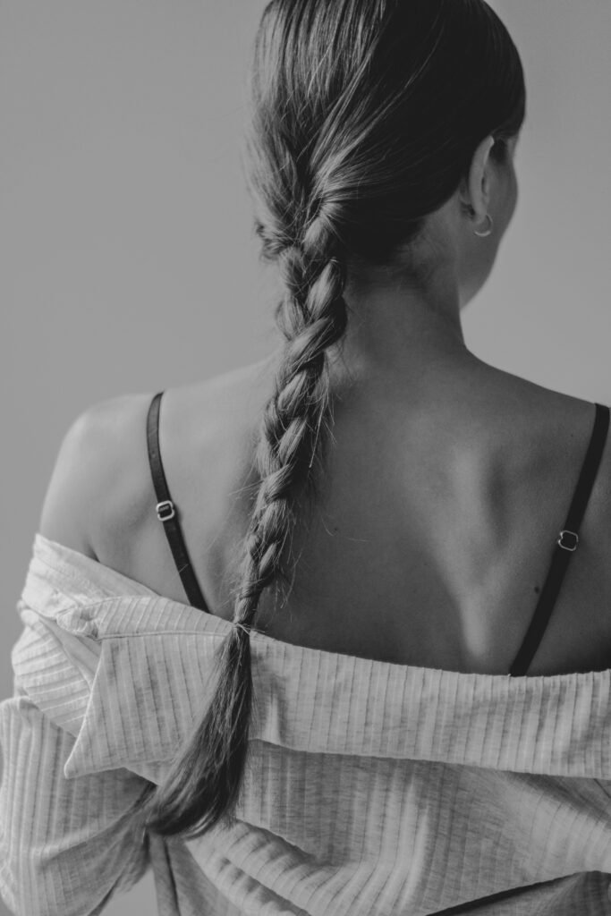 Woman with a braid Heatless waves