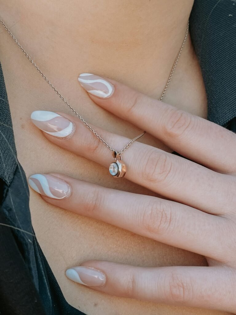 Nail art negative spaces Nail art short nails swirls
