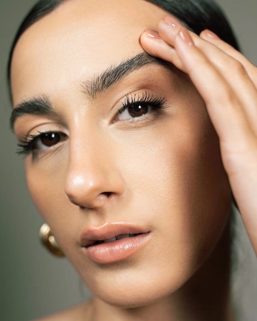 No makeup look eyes No makeup look with mascara and natural eyeshadow
